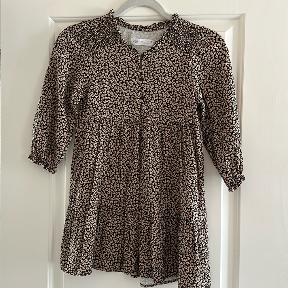 Girls Zara Dress. Navy and tan floral pattern. Size 7.